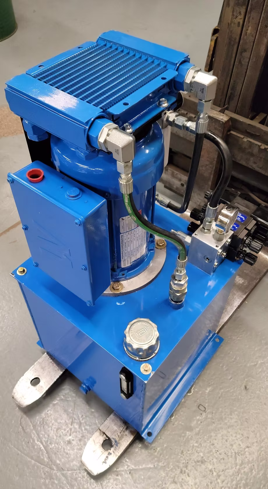 Blue hydraulic power unit with metal connectors and cooling fins